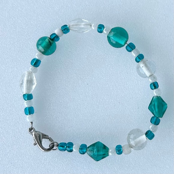 Art GLASS Beaded Bracelet Unique Blue Green With Clear Smooth Beads 7” - Picture 1 of 5